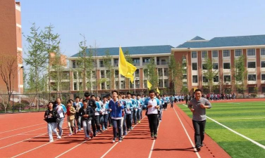 抱龙初级中学