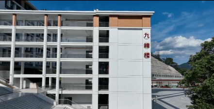 长阳龙舟坪中学