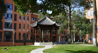 成都前进职业高级中学