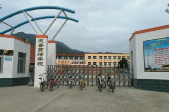 成县黄渚九年制学校