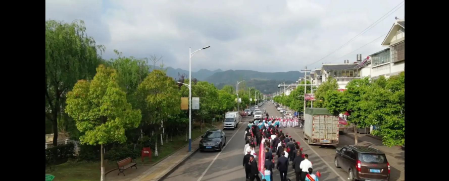 威宁县东风中学
