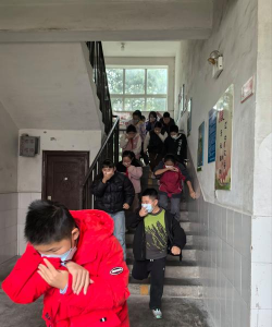 安县沸水镇初级中学