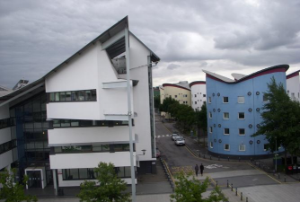 东伦敦大学