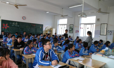 扬州市邗江区陈俊中学