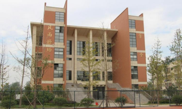 抱龙初级中学