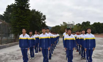 绍兴市仁化县双峰寨中学