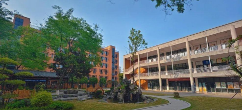 成都前进职业高级中学