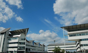 东伦敦大学