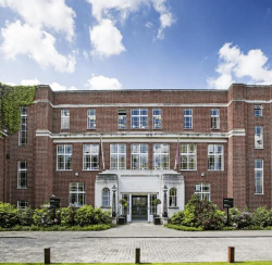 伦敦摄政大学