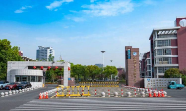 宜兴市凌霞实验中学