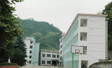 开化县马金镇霞山初级中学