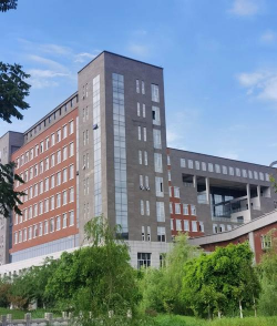 四川工程职业技术学院中专部户外活动场地