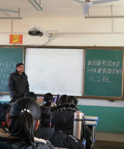 扶沟县韭园镇第一初级中学户外活动场地