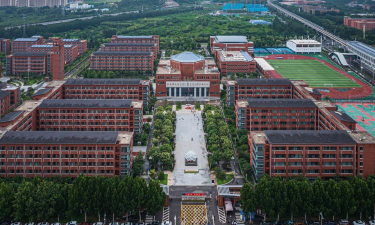 济南市实验中学户外活动场地