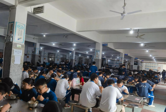 高平职业中学校户外活动场地