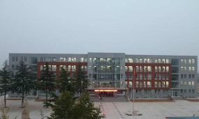 新泰市汶城中学户外活动场地