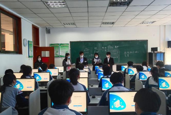 威海经技区泊于中学户外活动场地