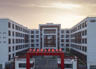 西安利君医药技工学校户外活动场地