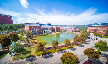 云南经贸外事学院户外活动场地