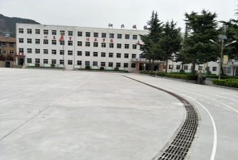 黑山咀乡中学户外活动场地