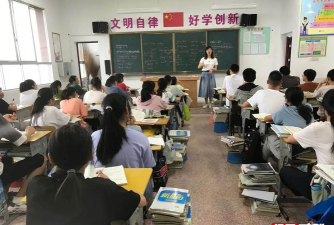 蔡家岗镇中学户外活动场地