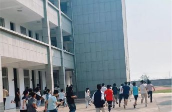 安乡县陈家嘴镇中学户外活动场地