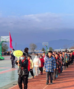 蹇家坡中学户外活动场地