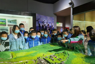 八峰民族学校户外活动场地