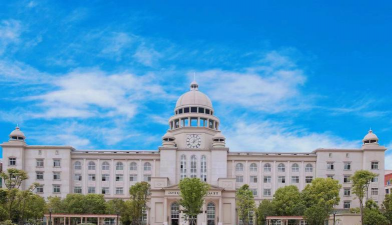 武汉商贸职业学院户外活动场地