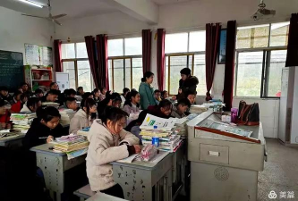 黄梅县下新镇中心学校