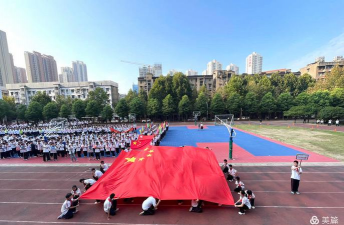 武汉市第八十一中学户外活动场地