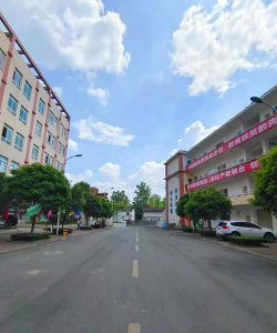 四川经济管理学校户外活动场地