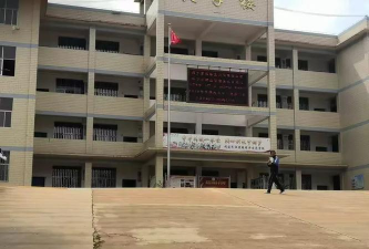 禄劝县九龙中学户外活动场地