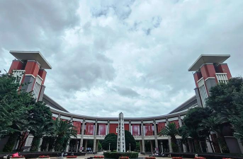 云南大学旅游文化师范学院户外活动场地