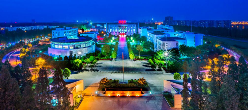 湖北大学知行学院户外活动场地