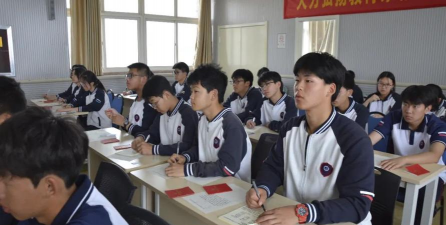 青岛工贸职业学校户外活动场地