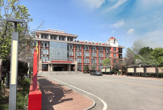 青岛中云经济贸易学校户外活动场地