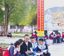 洛隆县中学户外活动场地