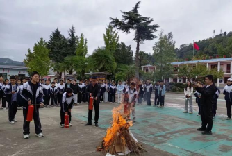 成县陈院初中户外活动场地