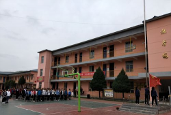 甘肃省康县平洛中学户外活动场地