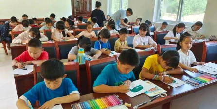 甘肃省康县岸门口中学户外活动场地