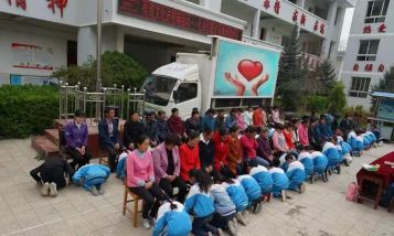 礼县罗坝乡初级中学户外活动场地