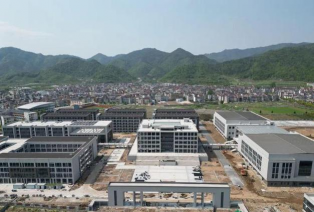 东阳市横店高级中学户外活动场地