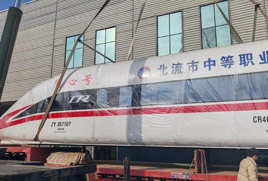 河南高铁学校户外活动场地