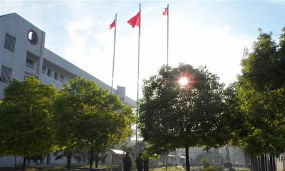 常坟中学户外活动场地