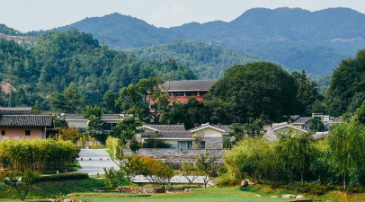 和君职业学院户外活动场地