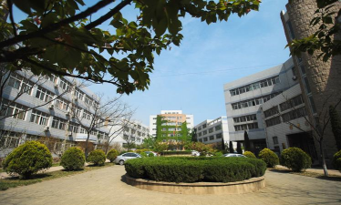 山东贸易职工大学户外活动场地