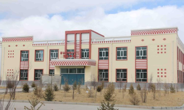 兴海县民族中学户外活动场地