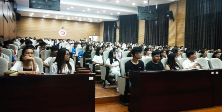 百色市民望职业技术学校户外活动场地