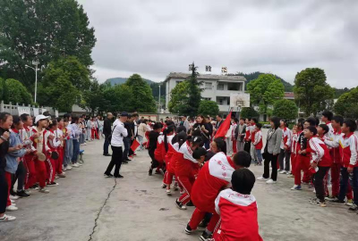 八寨中学